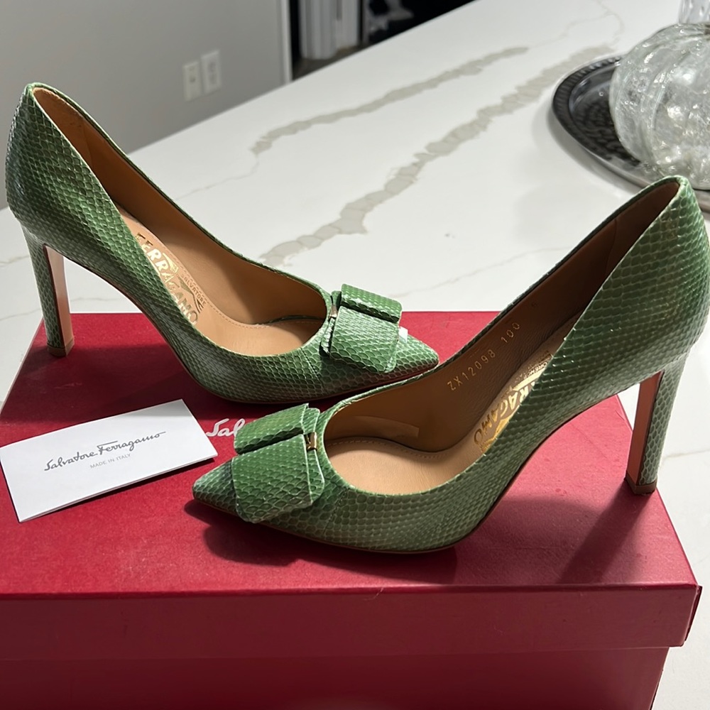 Mimi Ferragamo Green Heels